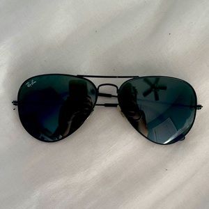 RAY BAN AVIATOR CLASSIC IN BLACK